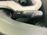 操作しやすいウインカーレバーで、安全な運転をサポートします。視認性の高い表示もポイントです。