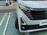 格好良いラインタイプのスモールランプに明るいLEDヘッドライトに悪天候でも安心のフォグランプ付です。オートライト付きで消し忘れも安心です。