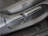 ◆シートハイトアジャスター◆運転席を上下に高さ調節ができます!運転ポジションを体格に合わせてシート調整できます。