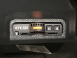 ハンドルの左下にETC2.0がついています。高速道路の料金所の通過も楽々です。 カードの取り出しもしやすい場所についています。