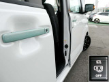 ハンズフリーオートスライドドアは、運転席側スイッチと、ドアハンドルのスイッチからも開閉可能です。スイッチ操作で簡単開閉なので腕力の弱いお子様でも楽々開閉できます。
