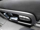 運転席は、10Wayの電動シート仕様です。ドライバーの体格に合わせたドライビングポジションの設定が可能です。また、頻繁に使用する場合は、メモリー機能を使用すると大変便利です★☆★☆
