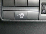 アイドリングストップは信号待ちなどの停車時にエンジンを自動的にストップさせてガソリン消費をセーブ。ブレーキを離す、またはステアリングを動かすと再始動。写真のメインスイッチでOFFにもできます。