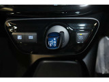 スムーズな走りのCVT、電磁式シフトです。