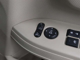 電動格納ミラー付なので、狭い道に駐車する時も安心です。