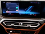 【アンビエントライト】アンビエントライトが加わる事で、車内空間に大きな違いが生まれます。特に夜間ドライブでは上質でラグジュアリーな車内を演出。ドライバー好みのイルミネーションをお楽しみ頂けます!