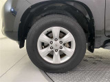 機敏さを引き立てる純正アルミ 265/65 R17 装着!