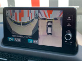■マルチビューカメラシステム■車両の前後と左右のドアミラーに計4台のカメラを搭載!上空から見下ろしたような視界などの数種類のビューをご用意し、ドライバーの死角を減らして運転負荷を軽減いたします