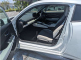 運転中快適におくつろぎ頂けるよう膝周りにゆとりを持たせ心地よく座れるよう設計されています。