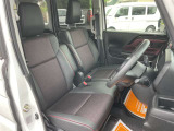 毎日過ごす運転席は要チェック。シートのへたり・擦れ、視界のイメージまで伝わる重要ポイント。