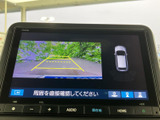 後退時の安全をサポート。映像とガイドラインで、スムーズなバック駐車をアシストします。