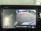 画像の左側は運転席から見ることのできないフロント左側を映している画像です、狭い道や幅寄せ時に便利です。