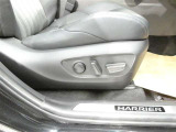 当店はお客様駐車場ももちろん完備しており、併せて新車も併設してますのでお気軽にご来店下さいませ。