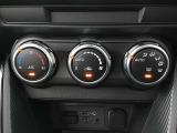 オートエアコンになりますので、温度調節で快適な室内を保てます。