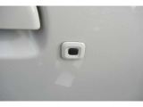 リモコンキ-を身に着けていればドアリクエストスイッチに触れるだけで開錠施錠ができ便利です☆
