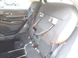 ◆チップアップ&ダイブダウン機構付【ULTR SEAT】は後席座面を左右分割で跳ね上げることができます。トランクで積載できない背の高い荷物をラクラク収納できます。ホンダ車ならではの人気装備です。