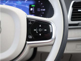 最新の音声認識技術により、自然に話しかけるだけであなたの指示を理解します。特定の言い回しを憶えておく必要はなく、エアコン/ナビゲーション/エンターテイメント/などを、ボイスコントロールで操作できます。