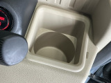 ドリンクホルダー/小物入れにもなって便利です