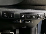 ステアリングヒーター付き。寒い日のドライブも、手のひらから温めてくれます。