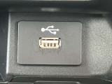 ナビ下にUSBポートがございます!携帯の充電の心配も減りますね!
