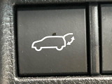 【パワーバックドア】スマートキーや運転席のボタンを押すだけでリアゲートが自動で開閉します!荷物を持っている時や、高い位置にあるバックドアを閉める際に便利な機能です♪
