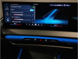 【ⅰドライブナビゲーション】文字情報も鮮明に表示する高解像度カラーディスプレイを採用。視認性に優れた地図デザインと特徴的な建造物を目印にした描写表示で現在位置を把握できます。地図データの更新も可能です