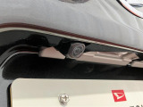 【バックカメラ】 対応モニターを装着することで、駐車時に車両後方の様子を見ることができます。