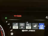 【HUD】ヘッドアップディスプレイ。フロントウインドウガラスに運転支援システムの作動状況や走行に関するさまざまな情報を表示することができます。