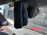 ETC内蔵型のルームミラーでフロント廻りもスッキリ機能的です