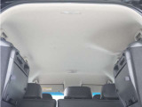 ◆サードシートは跳ね上げ式で、使用しない場合は荷室の拡大ができます。さらに広々なラゲッジスペースの出来上がりです!