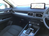 現在のMAZDA車はインパネ配置が視線の動きが少なくなるように設計レイアウトされています☆ひとつひとつの部品からMAZDAの安全に対するこだわりを感じる事が出来ます☆