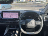 ステアリングが円形ではないのがまたいいですね〜。