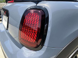 MINIのオートライトは積極的にライトをつけることにより、自車の存在を周囲に向けアピールいたします。それは安全性への配慮でもあります。