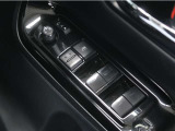 電動格納&ミラー角度調整機能付きです。
