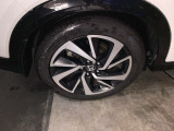 足元が引き立つアルミホイールです。車全体のイメージがアップします。
