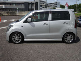 車両、磨きコーティング済みで目立つ傷凹みなく、全体的に艶があり大変キレイで良好なコンディションです。