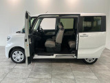 お客様にぴったりなおクルマをお選びいただけますように様々な展示車をご用意致しております!ダイハツの軽自動車だけではなく、他メーカー車やコンパクトカー・ミニバンなども数多く取り揃えております!