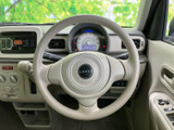 握りやすい形状で、スムーズな運転操作をサポート。ハンドルの角度調整で、自分にぴったりのポジションに。快適なドライブを応援します。