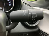 必要な情報をひと目で確認できる、わかりやすい表示が特徴です。安全運転をサポートする操作性とデザインを両立しています。