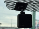 【ドライブレコーダー】映像・音声などの運転中の記録を残します。事故などを起こした起こされた時の証拠になりえますので、もしも時でも安心ですね。