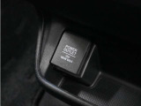 ◆アクセサリーソケット◆ドラレコの電源やスマートフォンの充電等に使用できる便利な電源ソケット!使いやすい場所に装備されています。