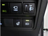 オートマチックハイビームとは、先行車や対向車のライトを認識し、ハイビームとロービームを自動で切り替える機能です。夜道の視界を確保します。詳細は販売店スタッフまでおたずねください。
