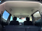 コンパクトな車ですが、大人が乗っても、頭がぶつかりにくい高さがあり、広々として室内となっており、快適なドライブを実感できますよ!