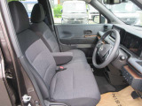 視界がよく運転性のよいフロントヒーターシート