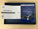 メンテナンスノート【点検整備記録簿・保証書】、取説も揃ってます。スマートキーはバッグなどにしまったままボタン操作でエンジン始動・停止やハイブリッドシステムの起動や停止できて大変便利です
