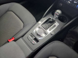 MT感覚でシフトチェンジできます。さらに、かっこいい!MT車が少なくなってきた現在に、面白さをとり入れた装備です。プッシュボタンがなくなったので、操作のしやすさにも定評があります。