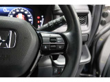 Hondaセンシングの機能のひとつ、アダプティブクルーズコントロール付!アクセルから足を離しても設定したスピードと前車との車間を保ち走行してくれます!車線維持もアシスト☆高速道路で疲労軽減ですね☆