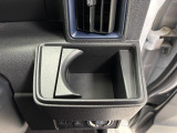 【運転席側ドリンクホルダー】
