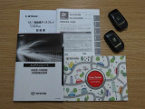 ユーザーガイドや保証書・整備手帳などもしっかり揃っています。