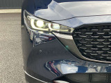 (ALH) アダプティブ・LED・ヘットライト  夜間走行時に先行車や対向車の状況をクルマが判断。 ヘットランプの照射範囲や明るさを自動的に変化させる。